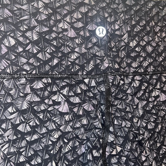 Lululemon leggins size 8 - Picture 2 of 4